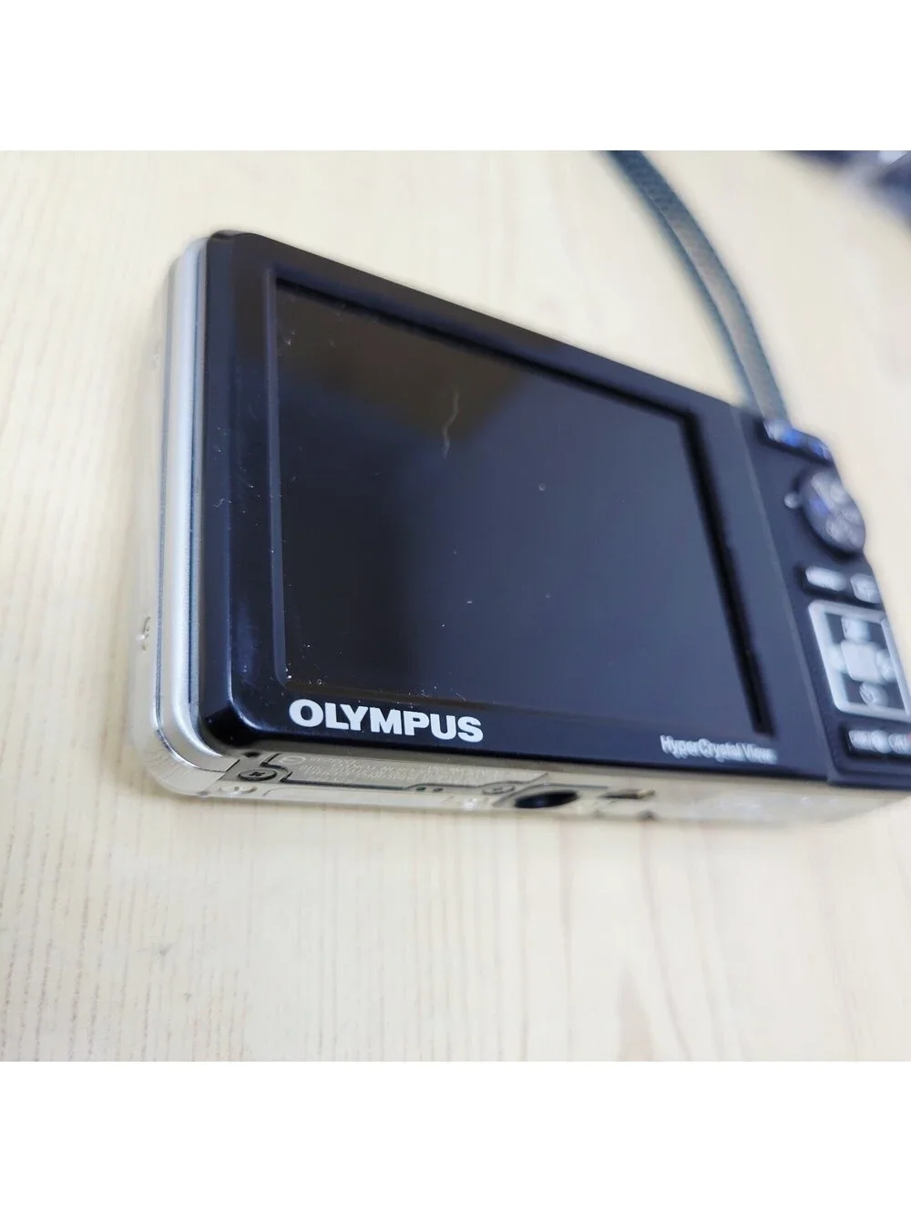 Olympus Stylus 7010 12.0MP Silver Digital Camera with Charger NO SD CARD WORKS!